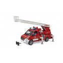 Camión de bomberos Mercedes-Benz Sprinter de juguete Bruder a escala 1:16 con escalera extensible.