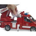 Camión de bomberos Mercedes-Benz Sprinter de juguete Bruder a escala 1:16 con escalera extensible.