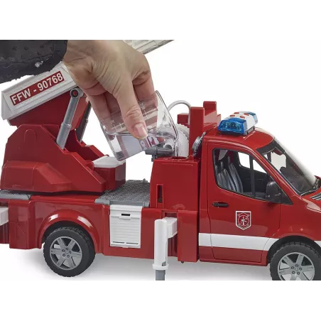 Camión de bomberos Mercedes-Benz Sprinter de juguete Bruder a escala 1:16 con escalera extensible.