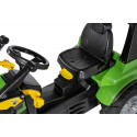 Tractor a pedales infantil Deutz 8280 TTV Rolly Toys con cargador frontal desmontable y ruedas neumáticas.