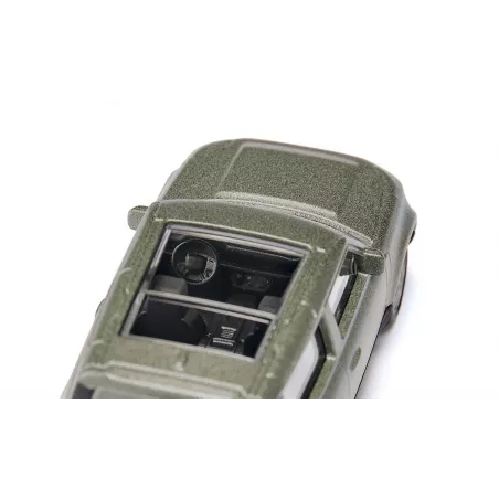 Miniatura Land Rover Defender 90 P400 verde Pangea de metal con techo acristalado y rueda de repuesto.