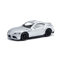 Coche a escala Toyota GR Supra en color plata carbón con carrocería de metal fundido y llantas de goma.