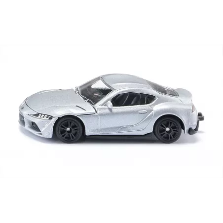 Coche a escala Toyota GR Supra en color plata carbón con carrocería de metal fundido y llantas de goma.