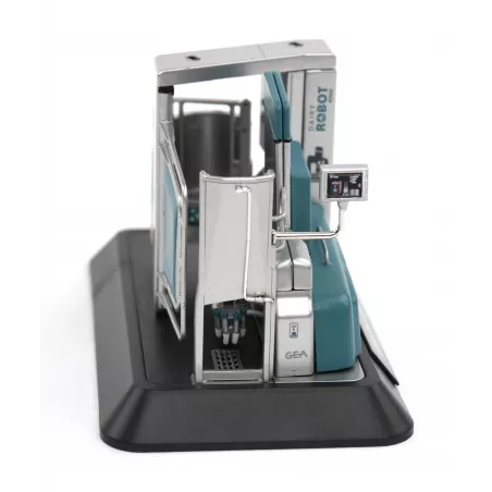 Réplica a escala 1:32 del robot de ordeño GEA R9500 para dioramas y coleccionistas de maquinaria agrícola.