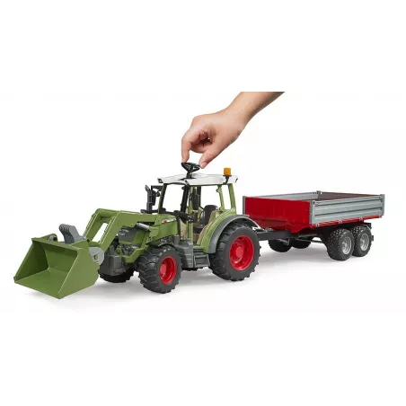 Tractor de juguete Fendt Vario 211 a escala 1:16 con cargador frontal y remolque Bruder.