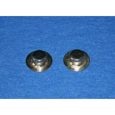 Tapón metálico de 8mm Rolly Toys para proteger ejes de coches de pedales infantiles.