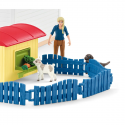 Set de juego hotel de animales Schleich con figuras de mascotas y circuito de agilidad.