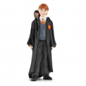 Figura de colección Schleich de Ron Weasley y su rata Scabbers, detallada y fiel al personaje de Harry Potter.