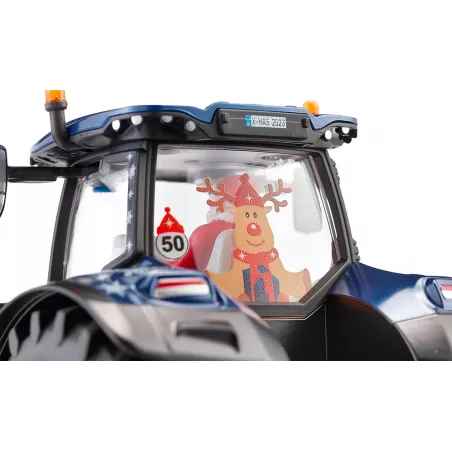 Tractor New Holland T7 de Siku a escala 1:32 edición limitada de Navidad con Papá Noel al volante.
