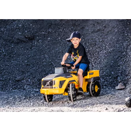 Camión de pedales RollyTruck Volvo para niños de 3 a 8 años con asiento ajustable y ruedas silenciosas.