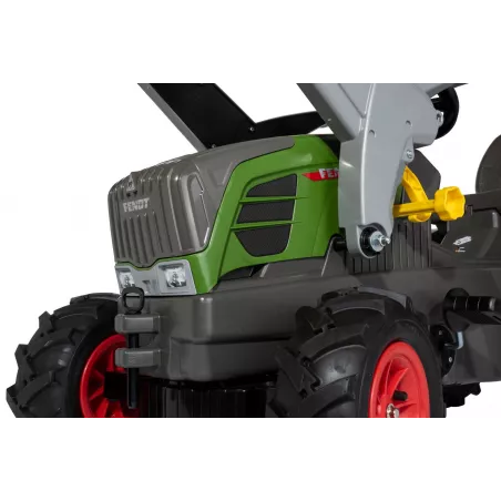 Tractor Fendt 211 Vario con pala a pedales