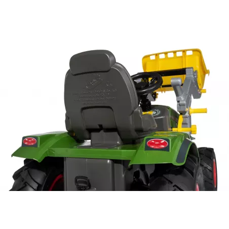 Tractor Fendt 211 Vario con pala a pedales