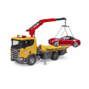 Camión de juguete Scania Super 560R con grúa, plataforma y coche de juguete Bruder escala 1:16.