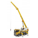 Camión grúa de juguete Scania Super 560R Liebherr de Bruder a escala 1:16 con luces y sonido