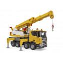 Camión grúa de juguete Scania Super 560R Liebherr de Bruder a escala 1:16 con luces y sonido