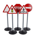 Set de 5 señales de tráfico de juguete Kids Globe para aprender seguridad vial.