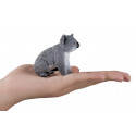 Koala en miniatura realista pintado a mano, ideal para juego educativo y colección.