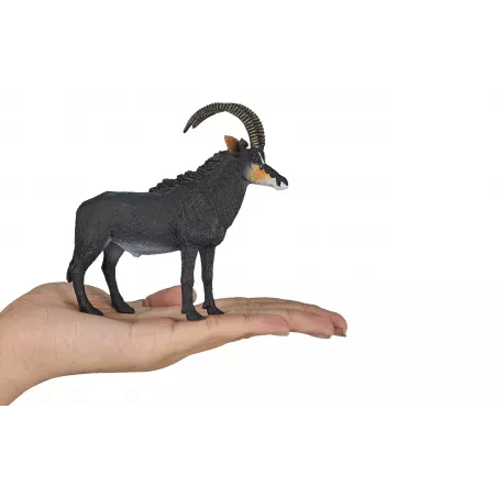 Figura decorativa realista de antílope sable esculpida con detalle para coleccionistas de fauna.