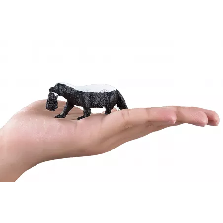 Figura realista de tejón de miel hembra con su cachorro para coleccionistas