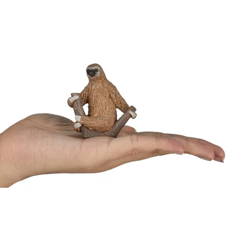 Figura decorativa detallada de un perezoso de dos dedos para estantería o escritorio.