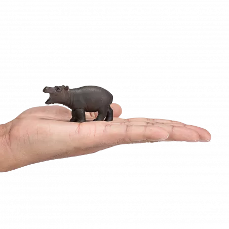 Figura realista de hipopótamo bebé de juguete marca Mojo para colección y juego infantil.